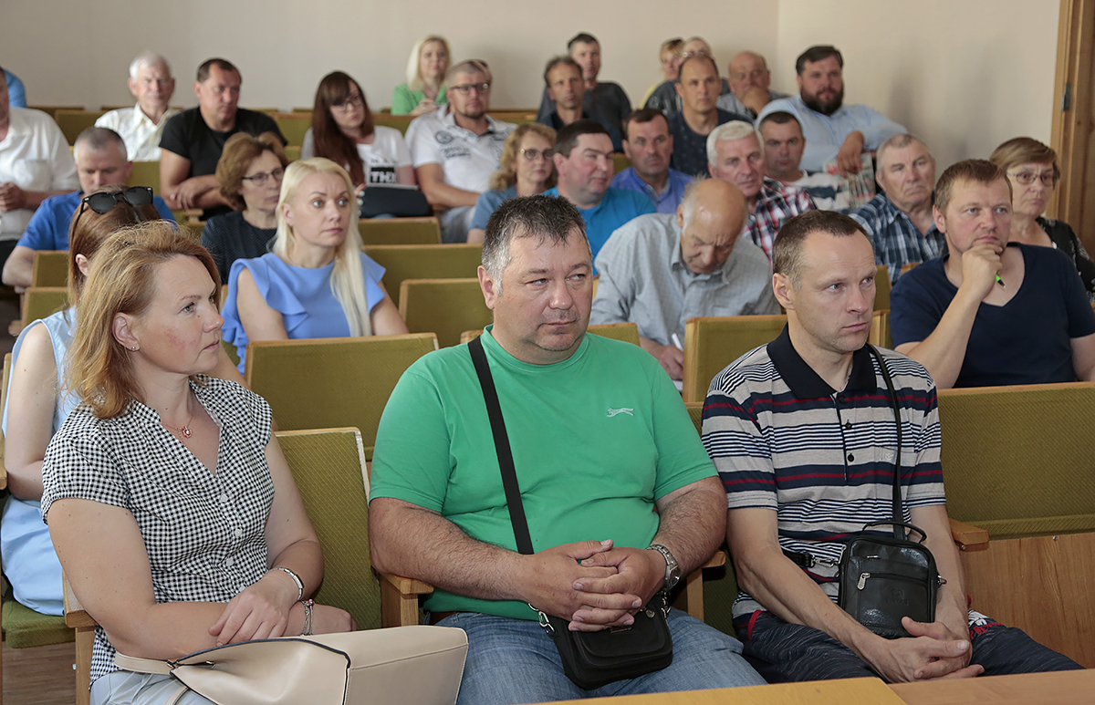 Tobulėti, mokytis ir konsultuotis su savo sričių profesionalais ūkininkai, miškininkai bei kaimo vietovėse veikiančios įmonės gali pretenduodami į „Paramą pasinaudoti konsultavimo paslaugomis“.