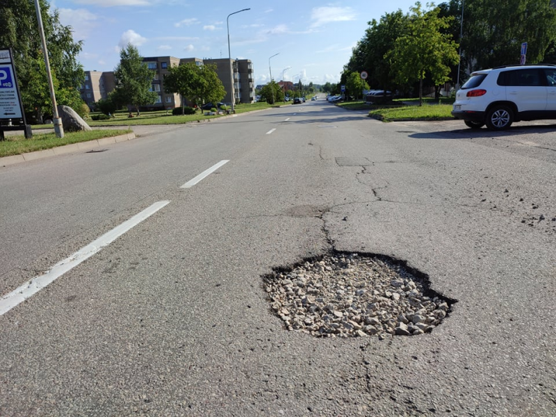 Radviliškio mieste A. Povyliaus gatvėje buvo užfiksuota ir tokia duobė