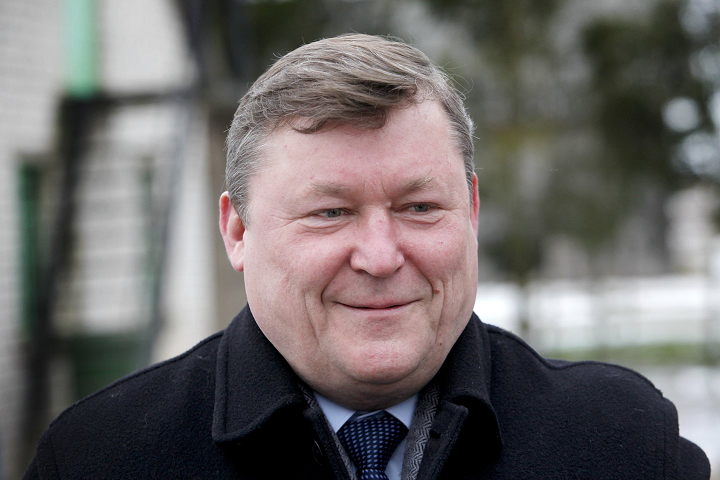 V. Simelis merauja su negrąžintų skolų kupra